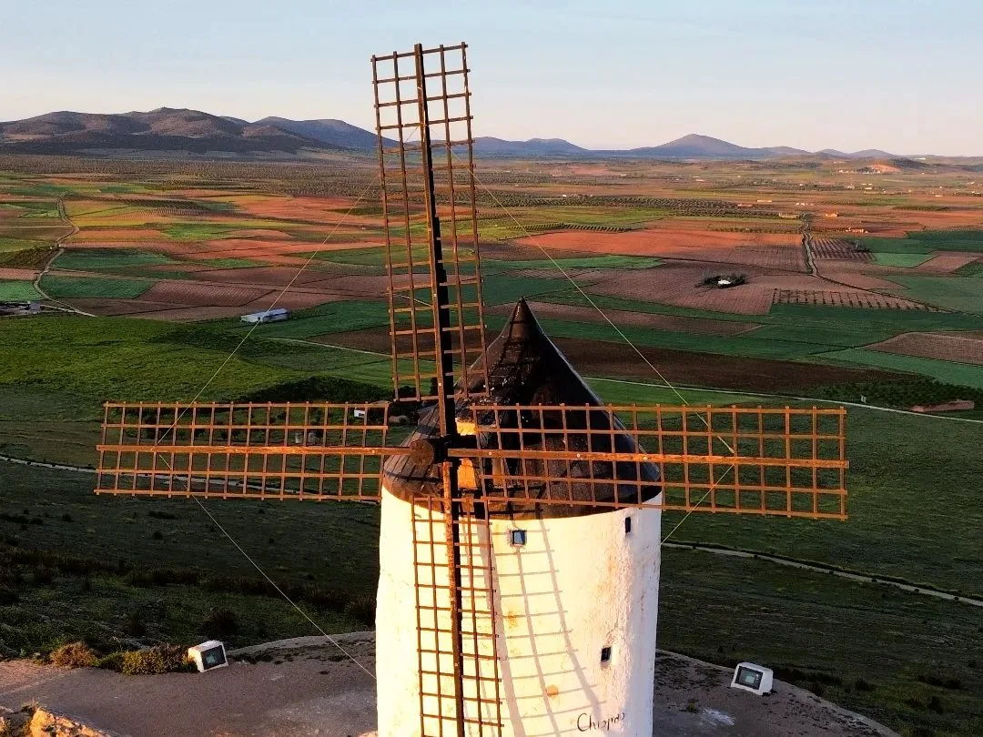 Molino de viento de Consuegra al amanecer