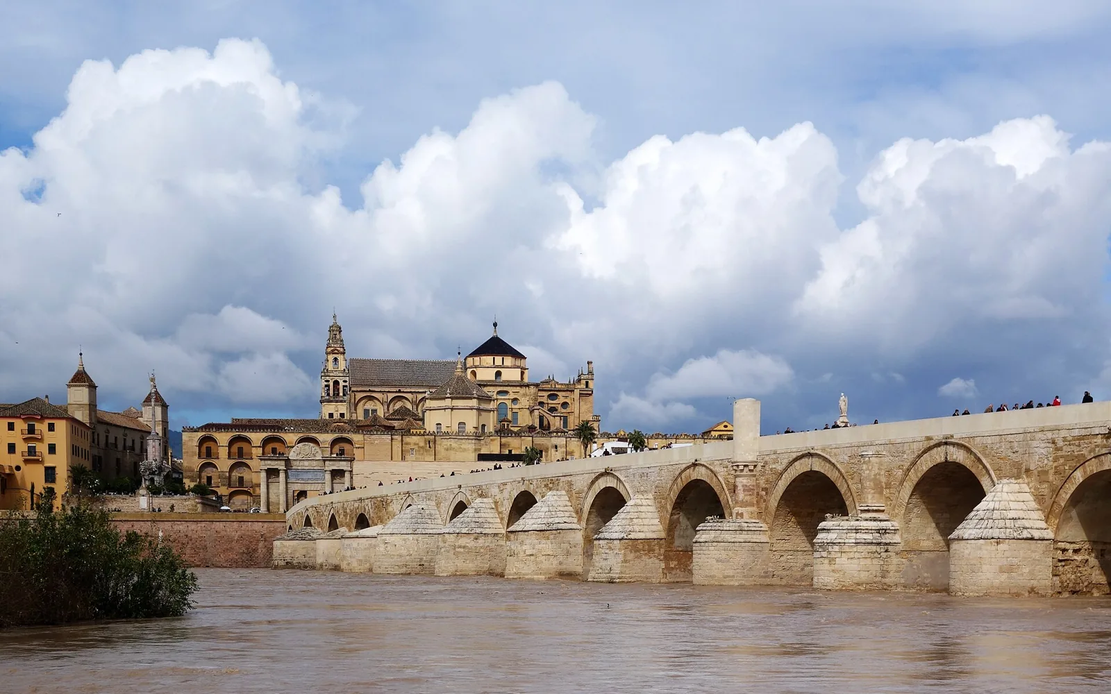 Qué ver en Córdoba en un día: Mezquita-Catedral, Judería, Alcázar y Puente Romano
