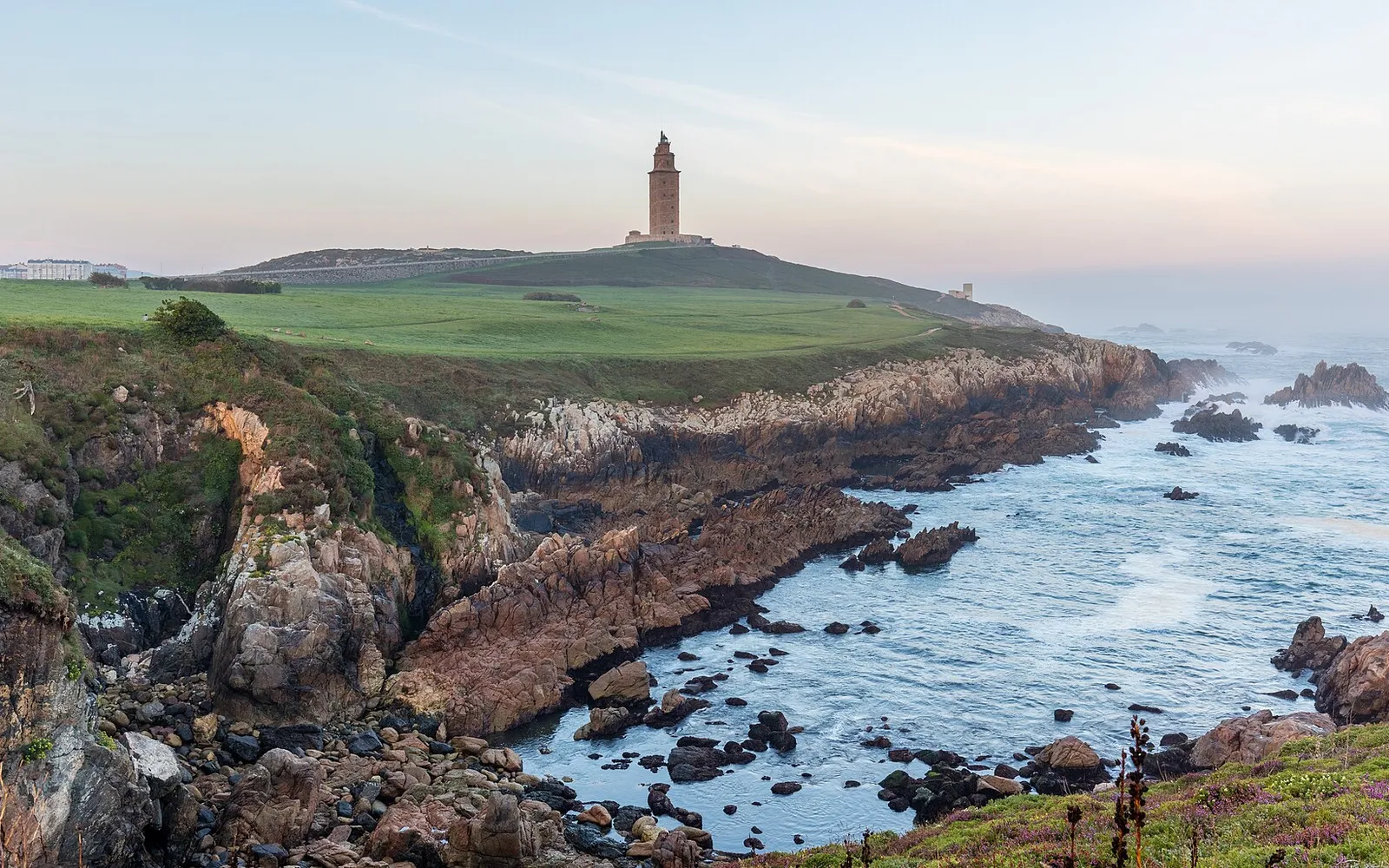 Qué ver en A Coruña en un día: Torre de Hércules, Marina, María Pita y paseo marítimo