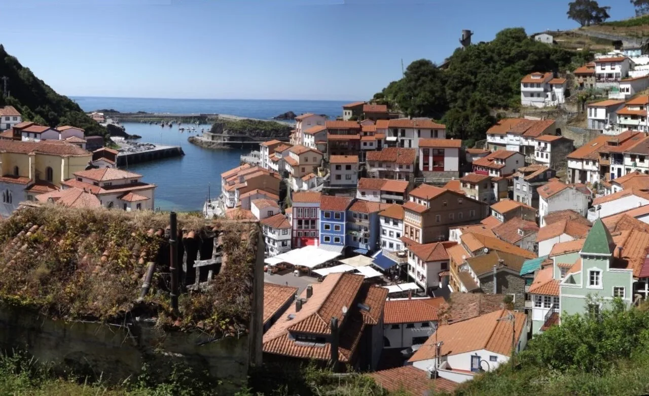 Vista panorámica de Cudillero desde un mirador