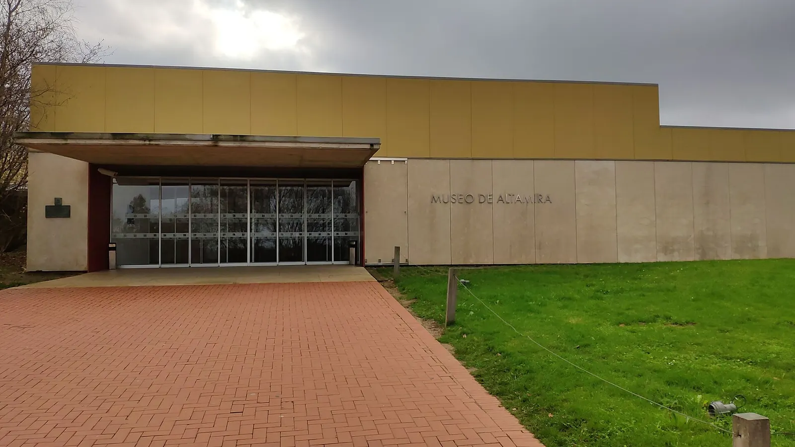 Entrada al Museo Nacional de Altamira