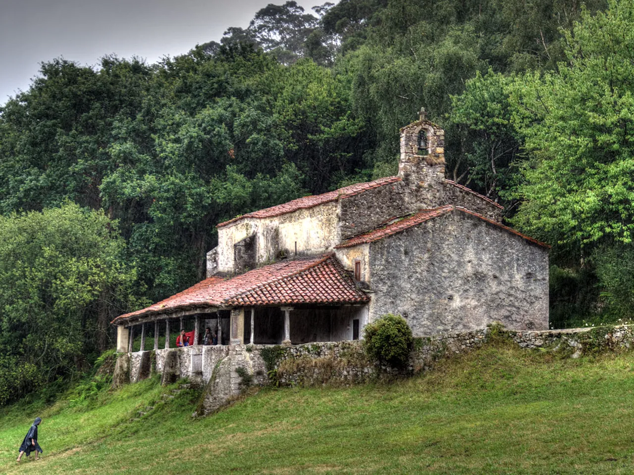 Camino hacia la cueva del Pindal