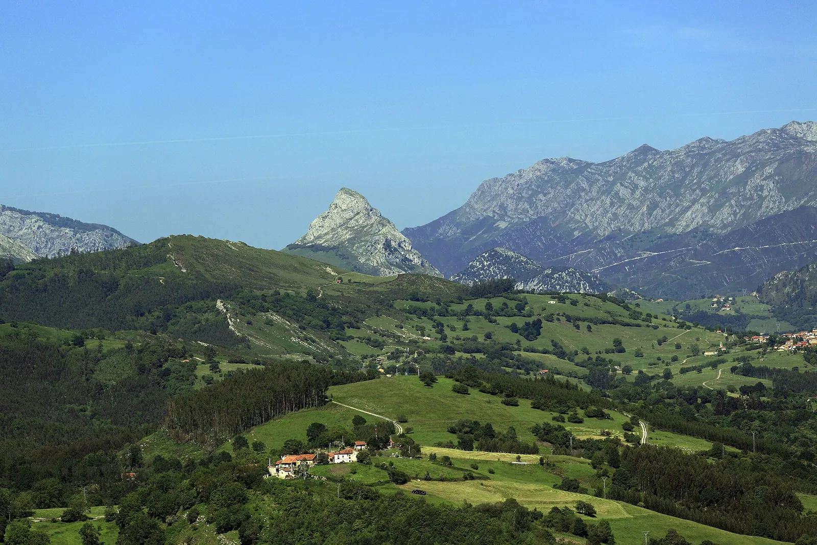 Mirador de Celis sobre los valles de Cantabria