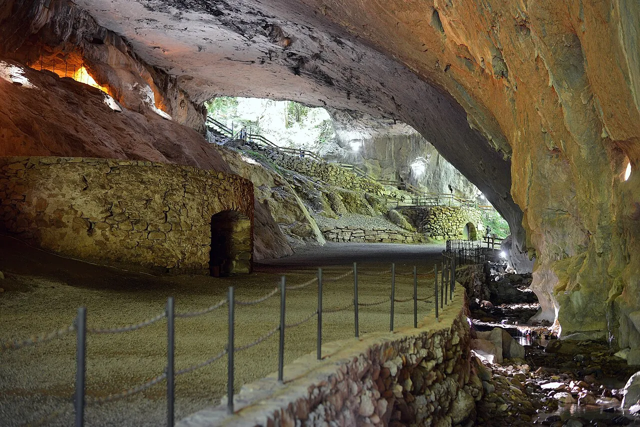 Interior de la Cueva de las Brujas de Zugarramurdi