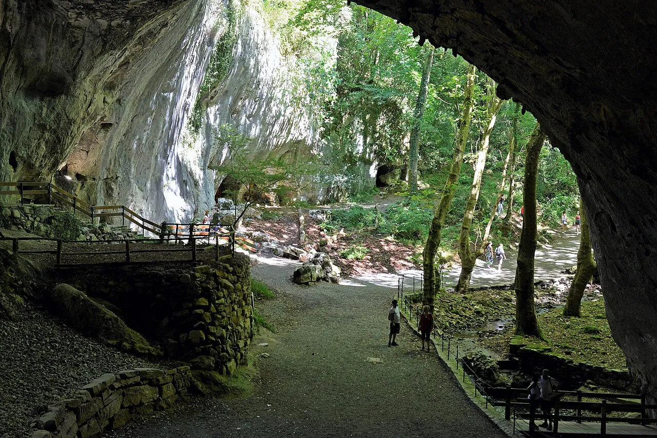 Cueva de las Brujas de Zugarramurdi: leyenda y visita