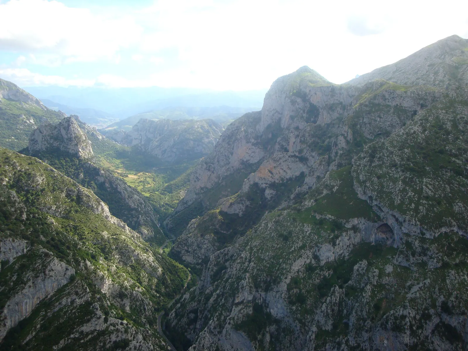 Paredes del Desfiladero de La Hermida
