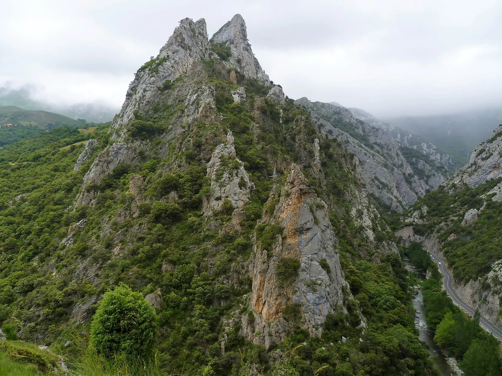 Río Deva en el Desfiladero de La Hermida