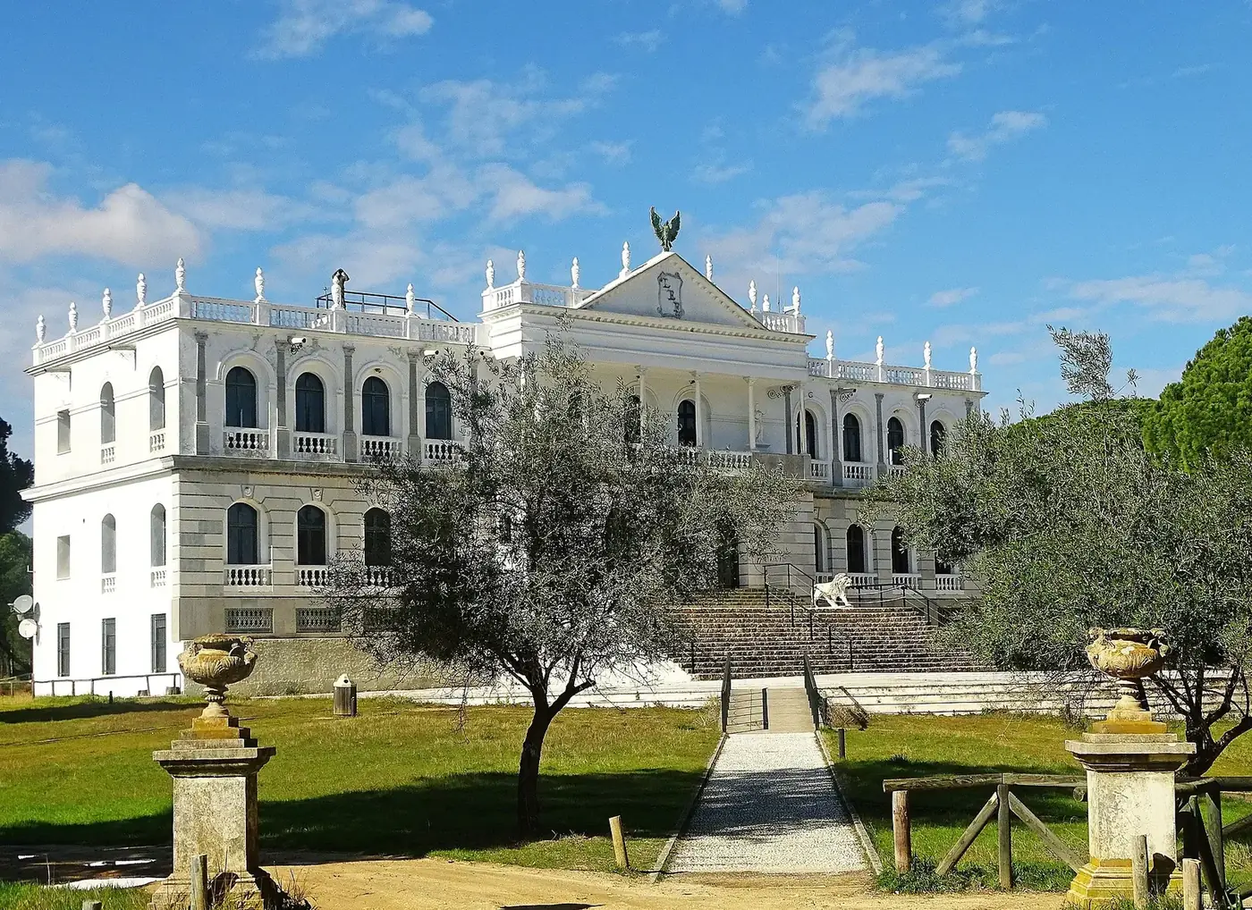 Palacio del Acebrón en el entorno de Doñana