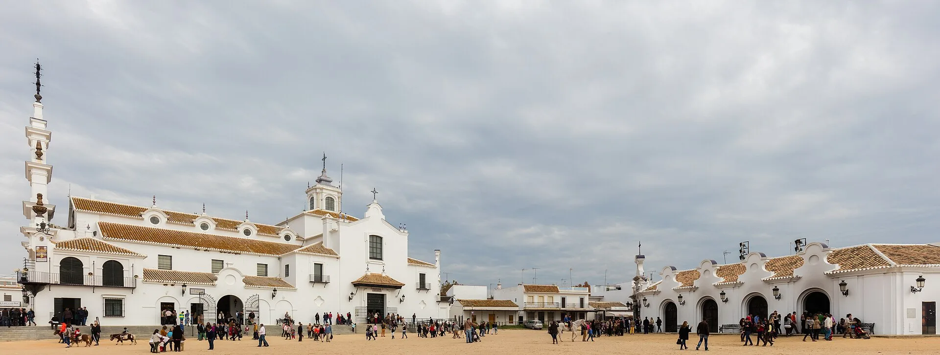 Vista de la aldea de El Rocío con la ermita