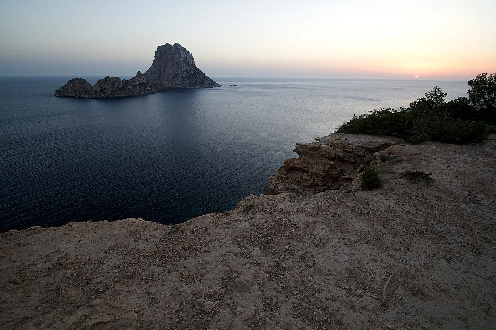Es Vedrà desde el mirador de los acantilados