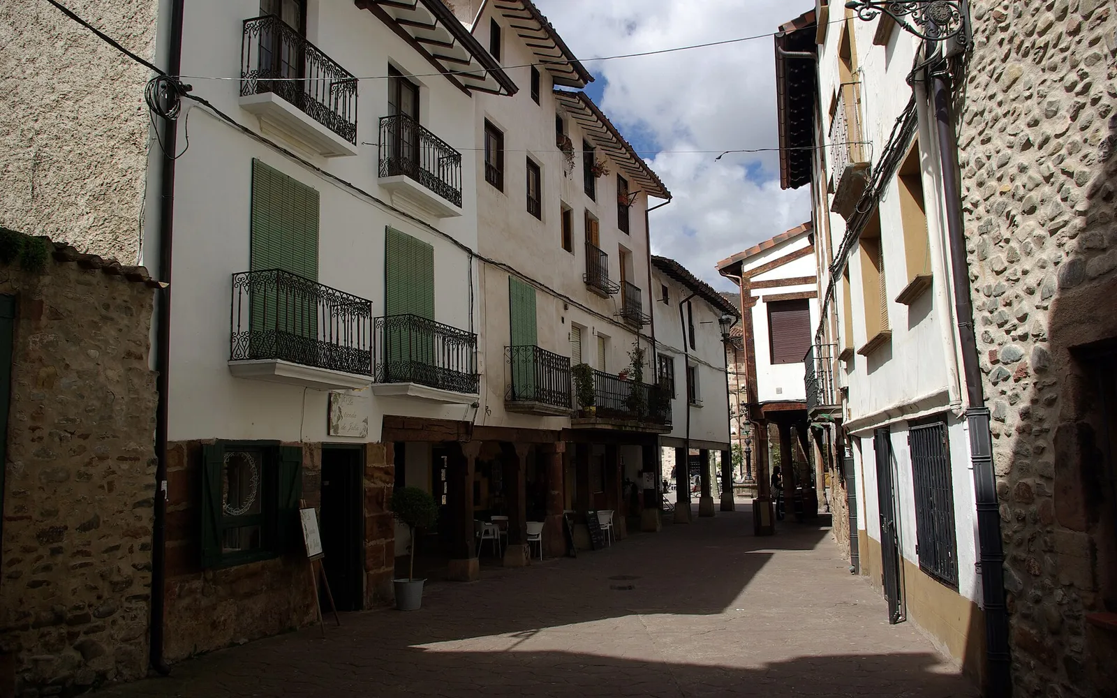 Qué ver en Ezcaray: plazas, mantas, Real Fábrica y Valdezcaray