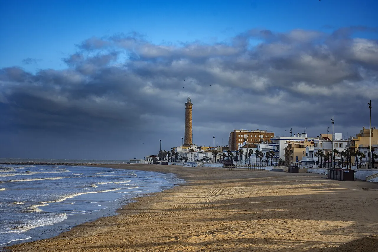 Playa y faro de Chipiona