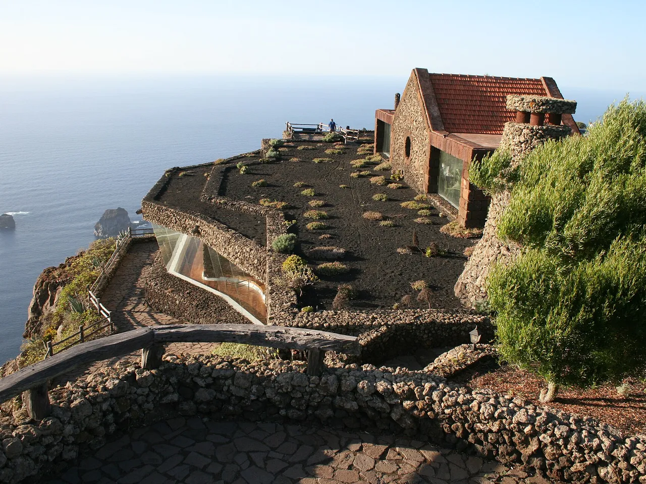 Mirador de la Peña en El Hierro con vistas del Valle del Golfo