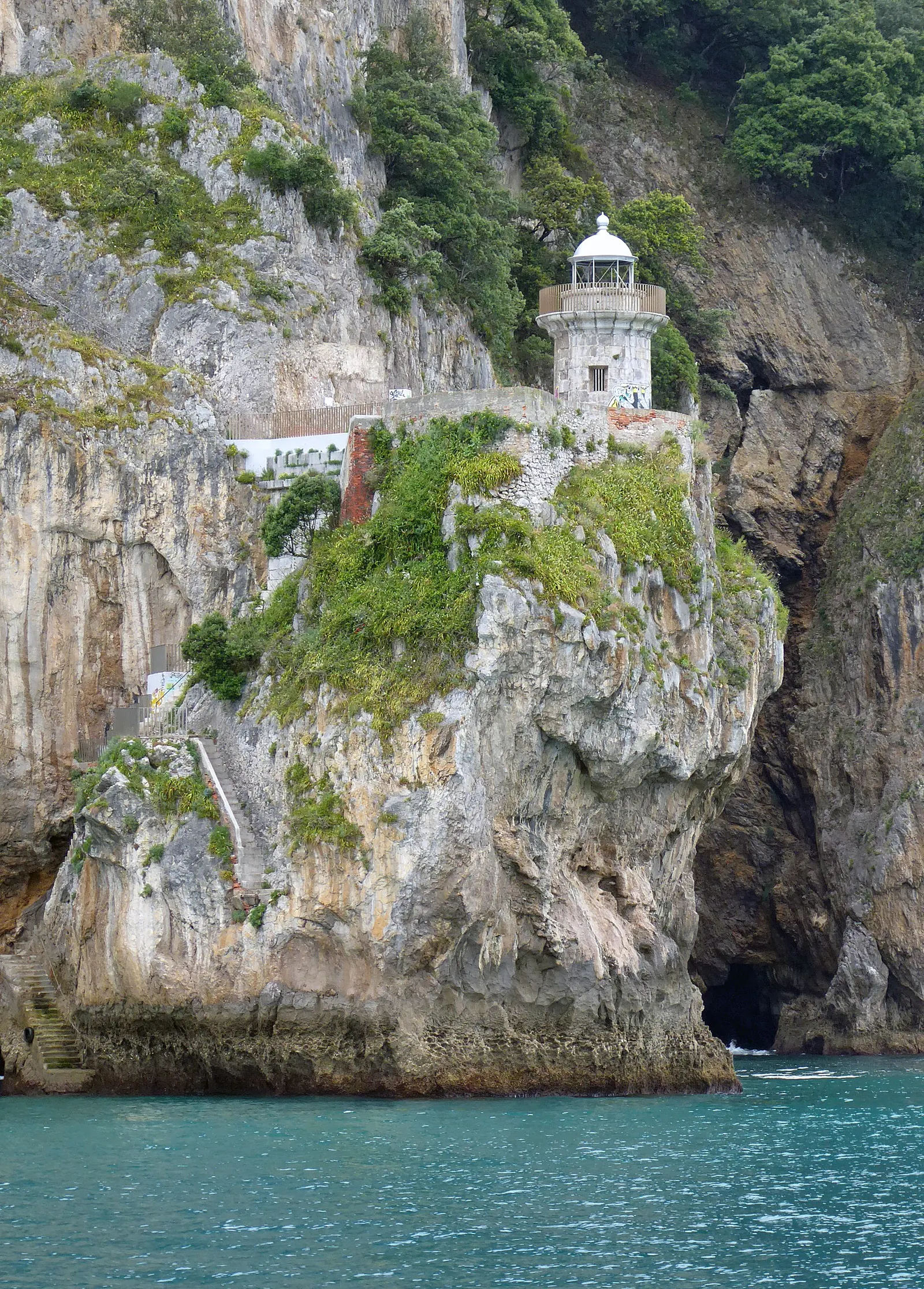 Faro del Caballo visto desde el mar