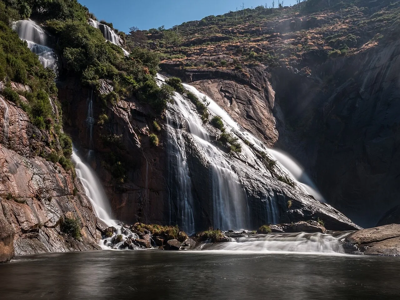 Fervenza do Ézaro: la cascada que cae al mar y el fin del mundo en Fisterra