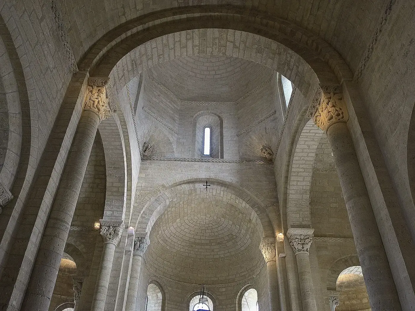 Interior románico de San Martín de Frómista