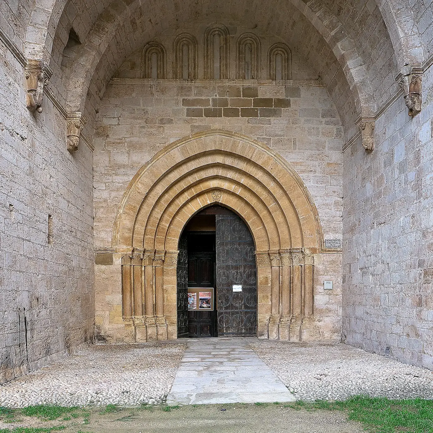 Portada románica de la iglesia de Irache