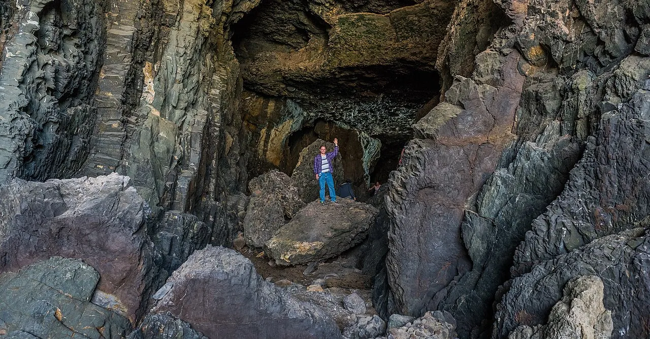 Interior de las Cuevas de Ajuy