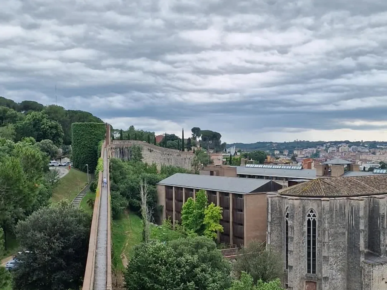 Vistas desde las murallas de Girona