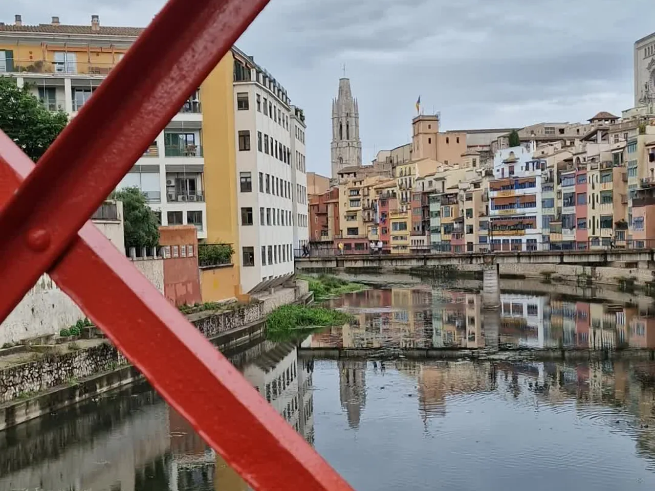 Casas del Onyar y la torre de Sant Feliu