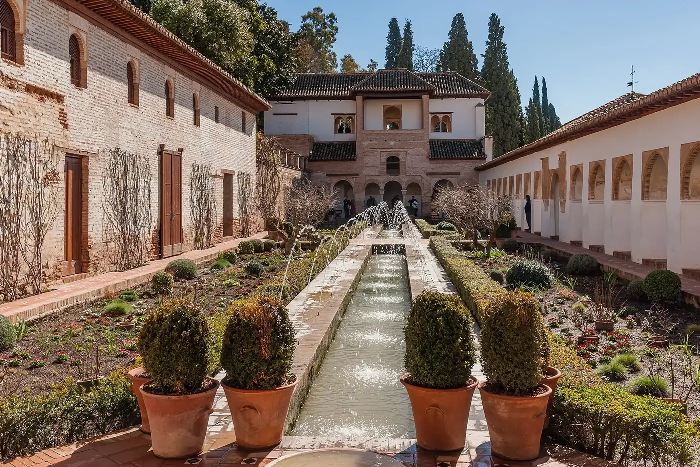 Patio de la Acequia del Generalife en la Alhambra