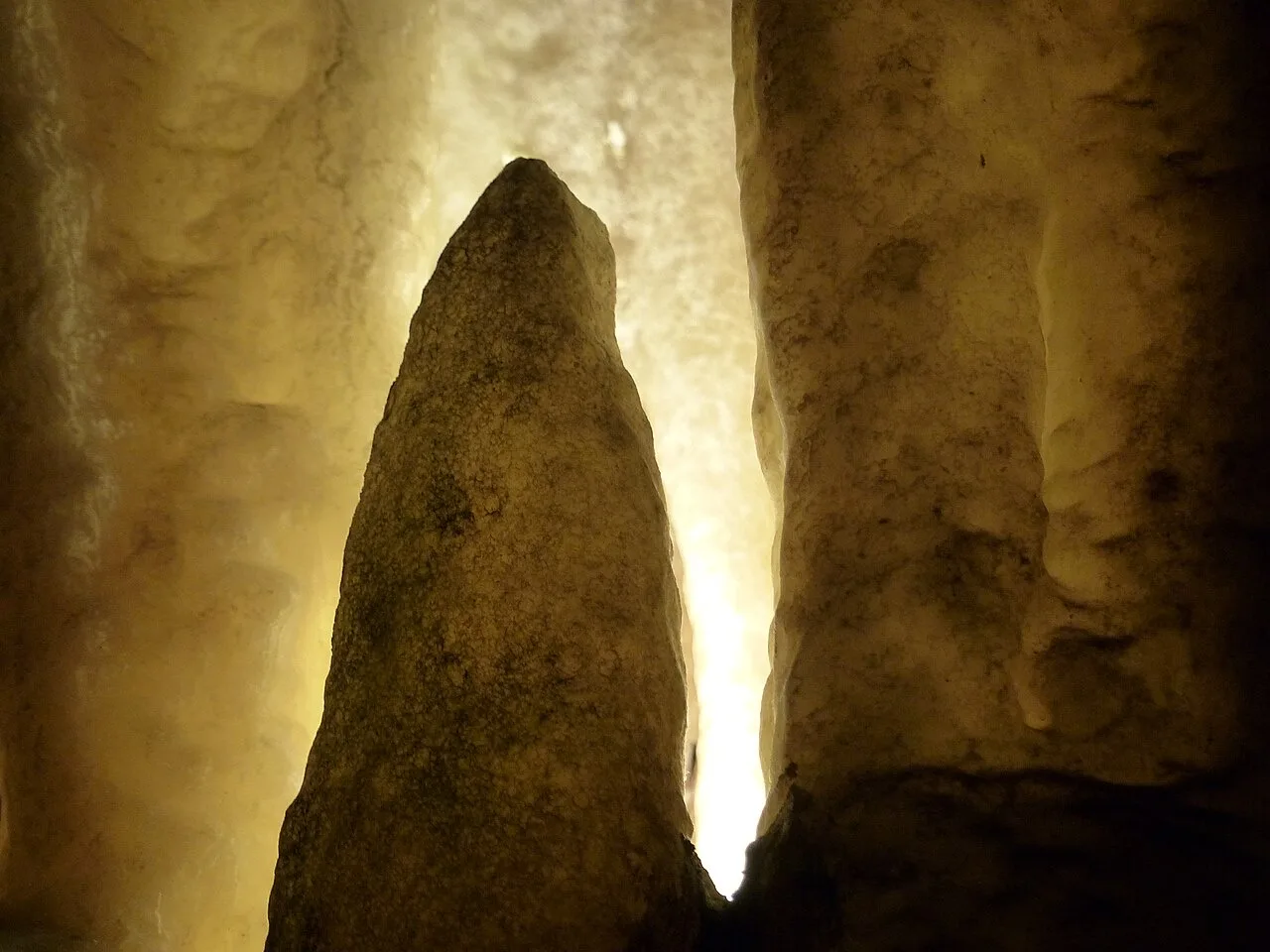 Columna de roca en la Gruta de las Maravillas