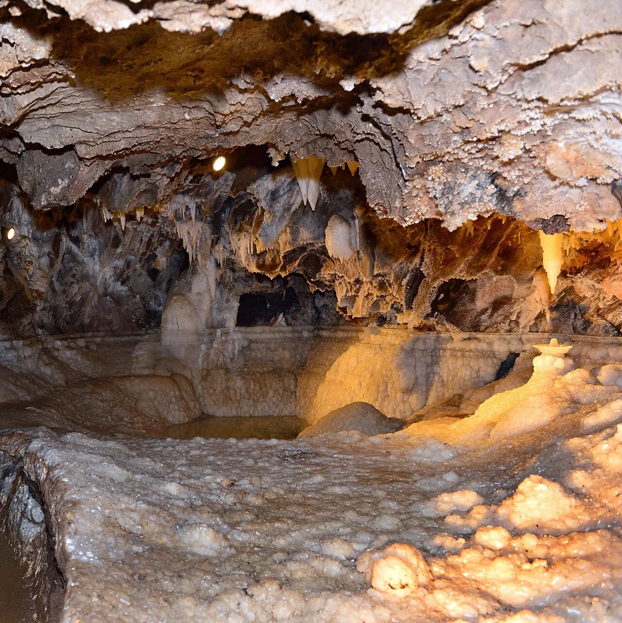 Lago subterráneo en la Gruta de las Maravillas
