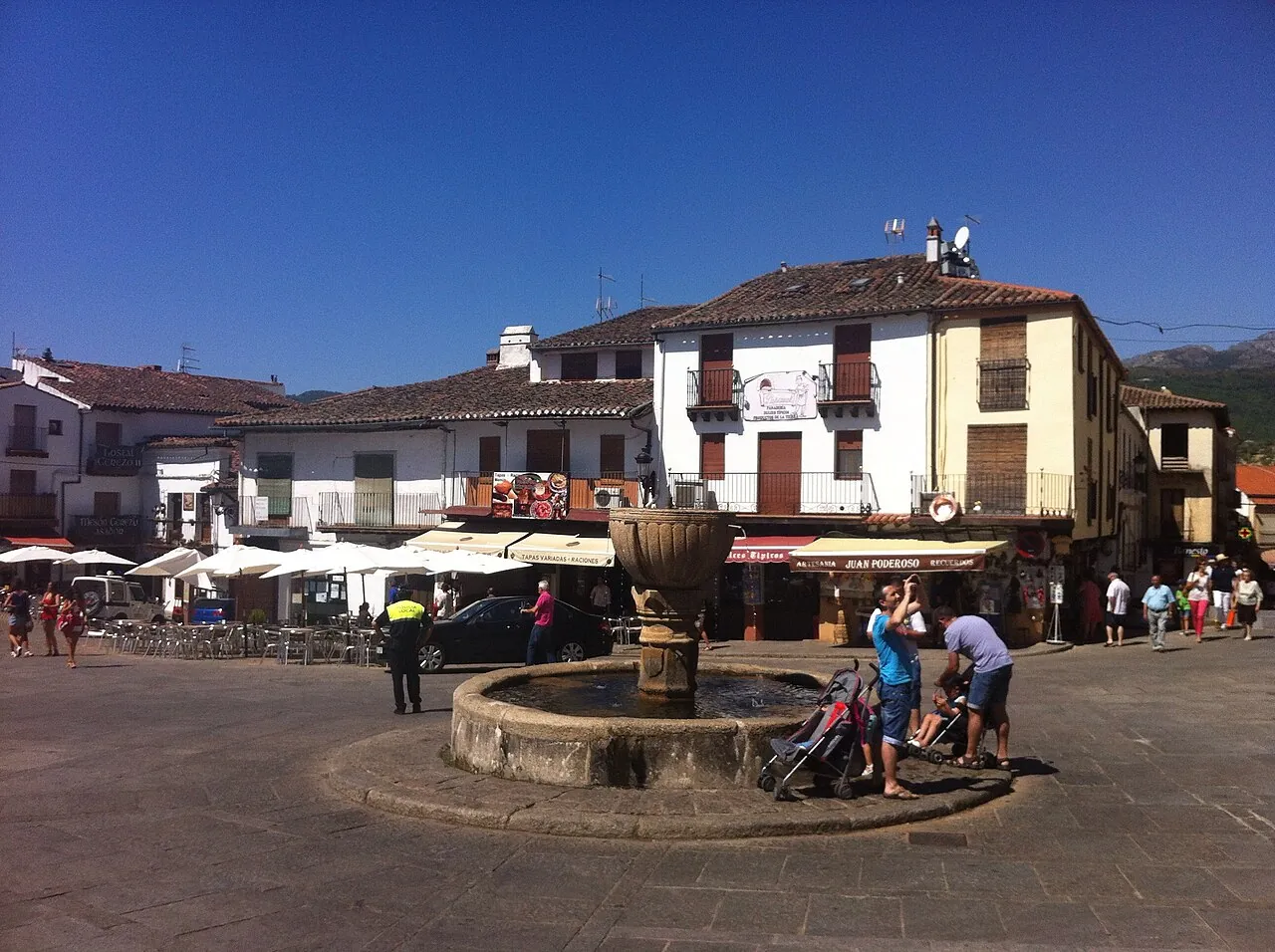 Plaza de Santa María de Guadalupe con su fuente