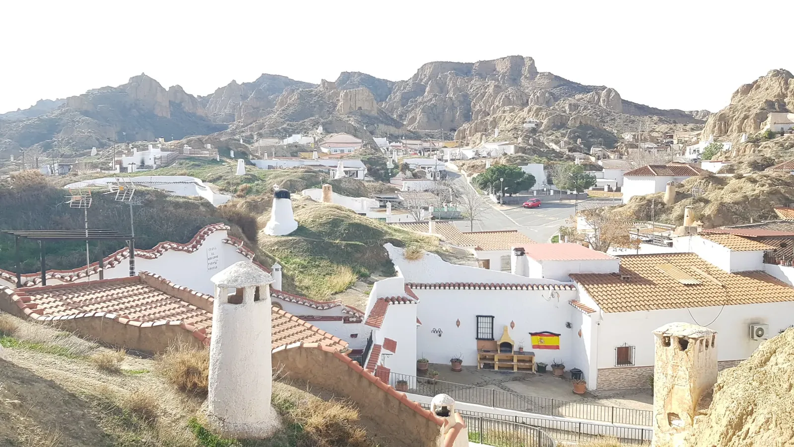 Chimeneas de casas cueva en Guadix