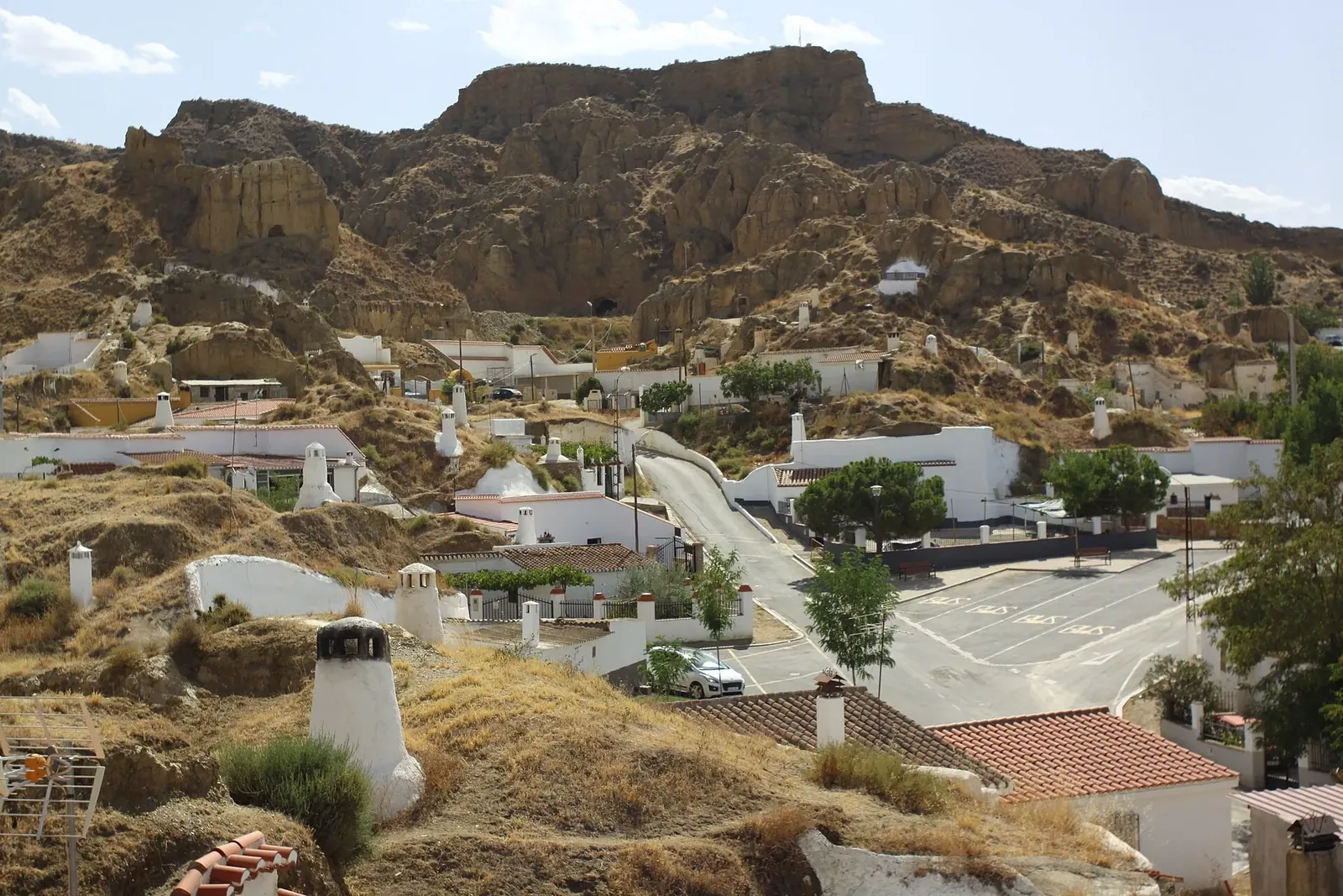 Casas cueva y cerros de arcilla en Guadix