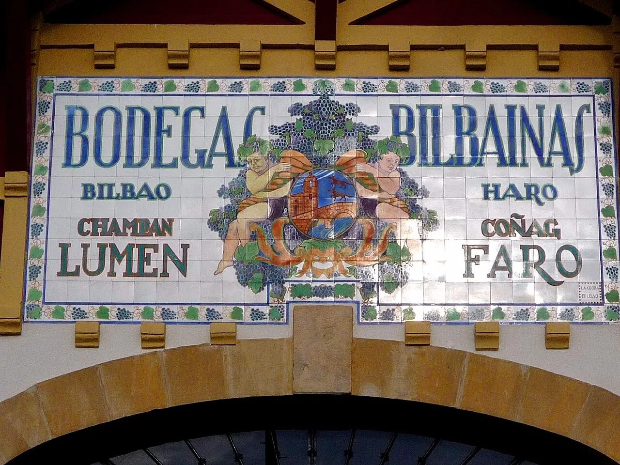 Azulejos de Bodegas Bilbaínas en Haro