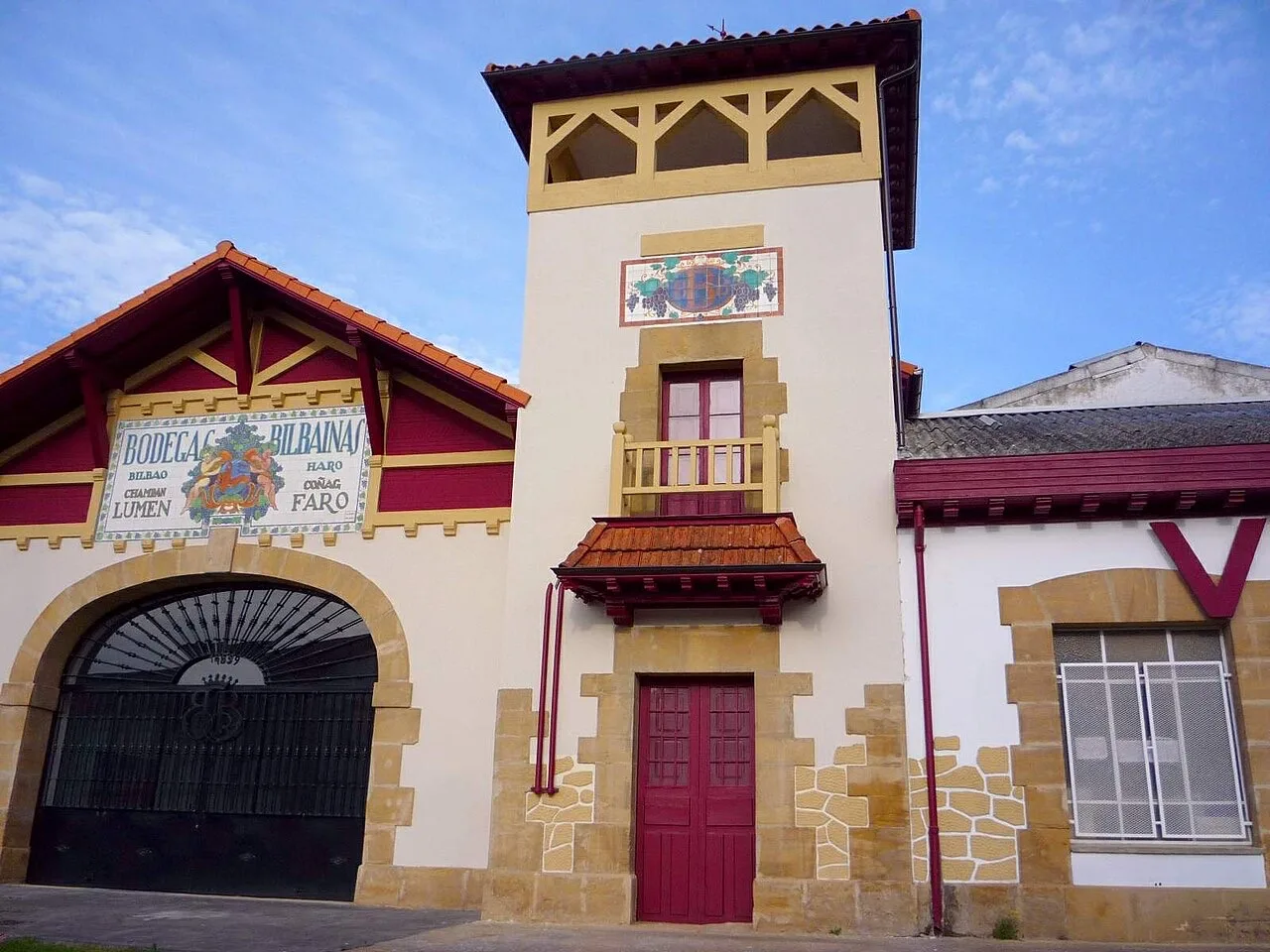 Bodegas Bilbaínas en el Barrio de la Estación de Haro