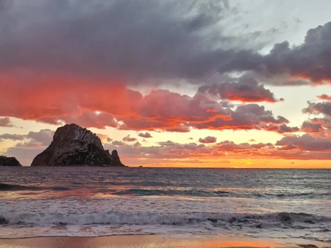 Es Vedrà al atardecer desde Cala d'Hort