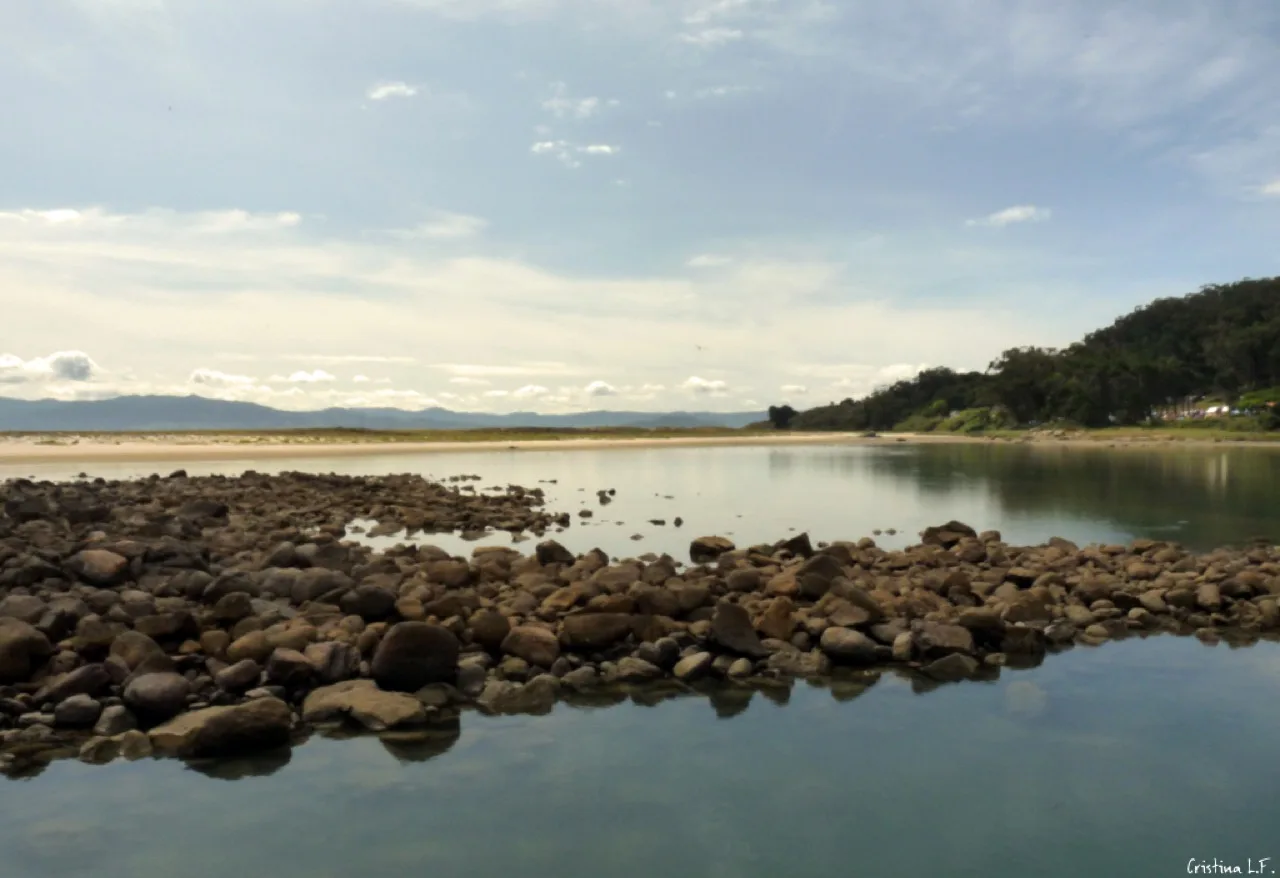 Laguna detrás de la playa de Rodas