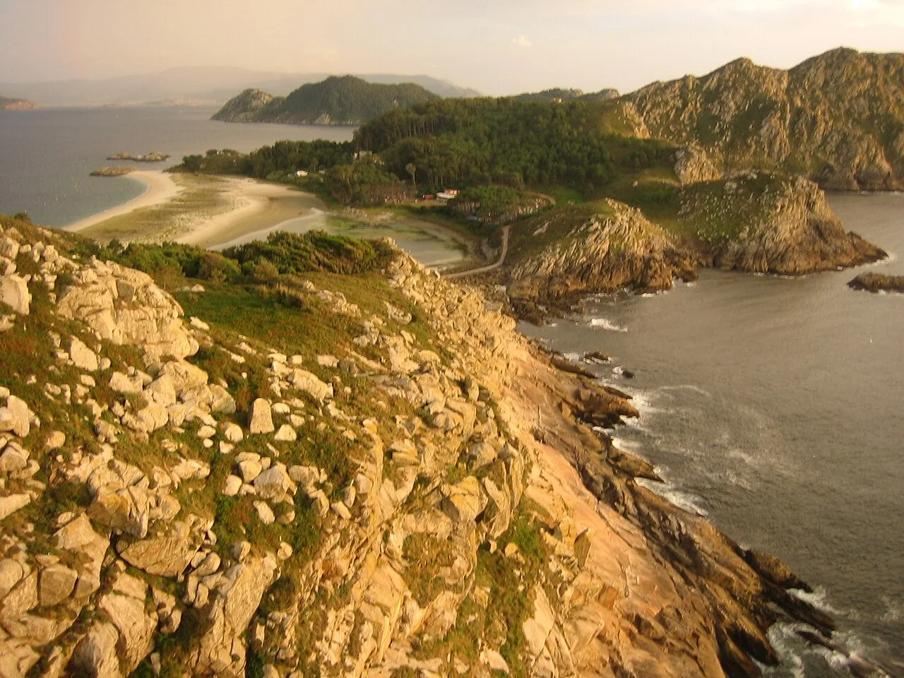 Islas Cíes: autorización, barcos y qué ver en el Caribe gallego