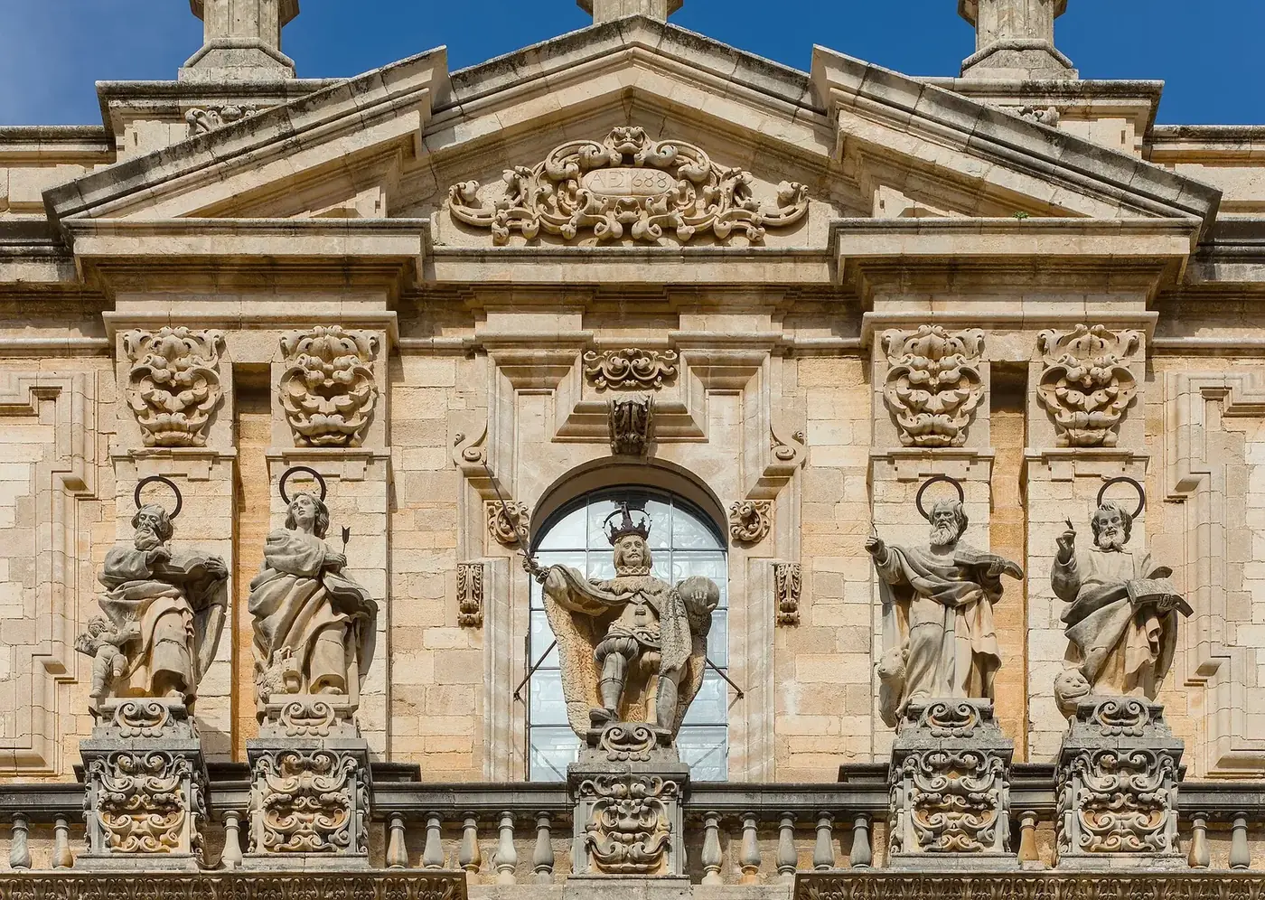 Esculturas de la fachada de la catedral de Jaén