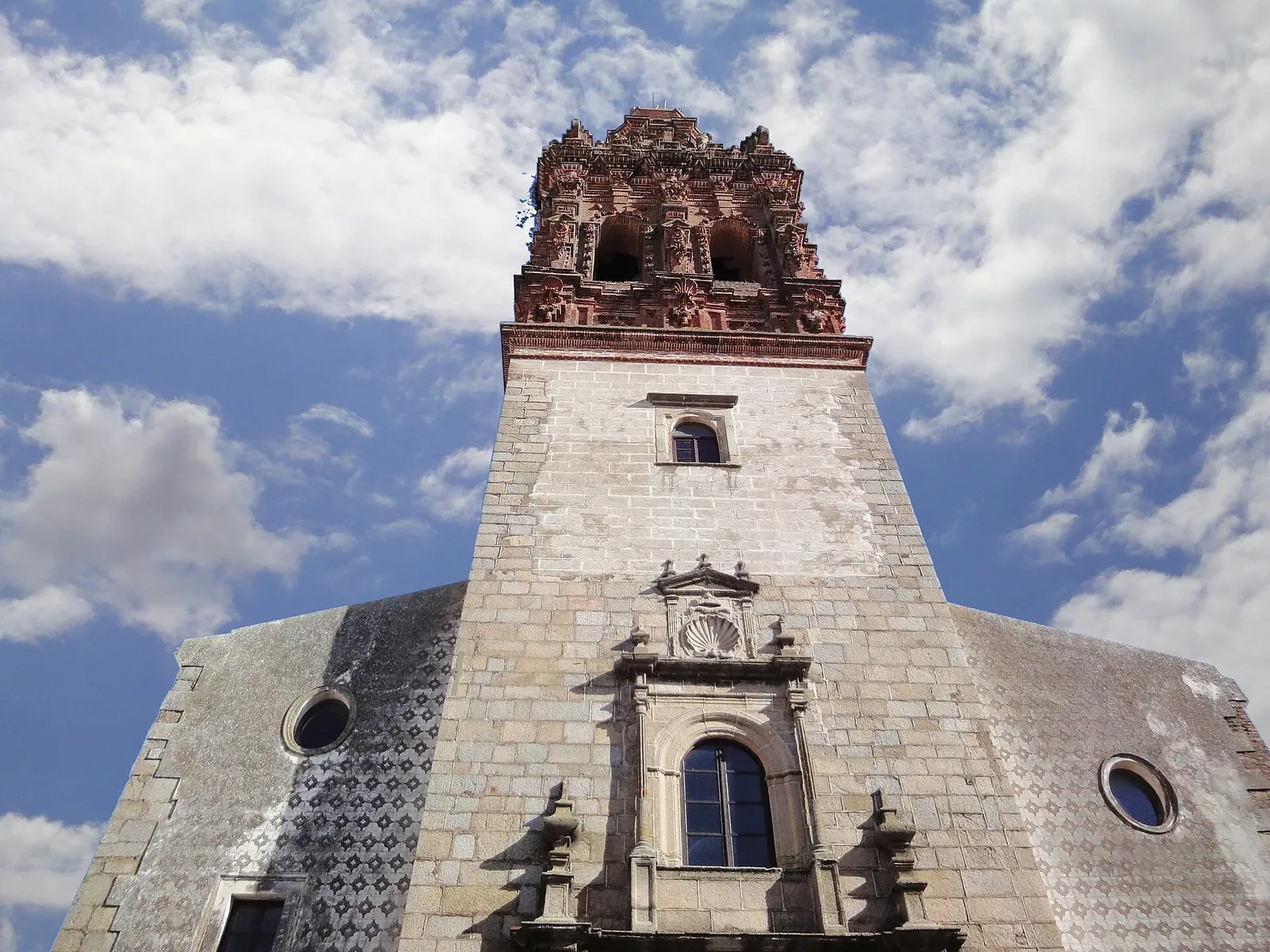Torre de la iglesia de San Miguel Arcángel en Jerez de los Caballeros