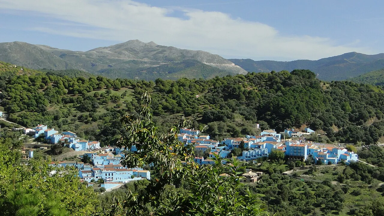 Vista de Júzcar en el valle del Genal