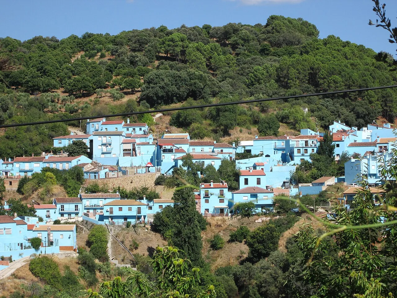 Júzcar entre castaños