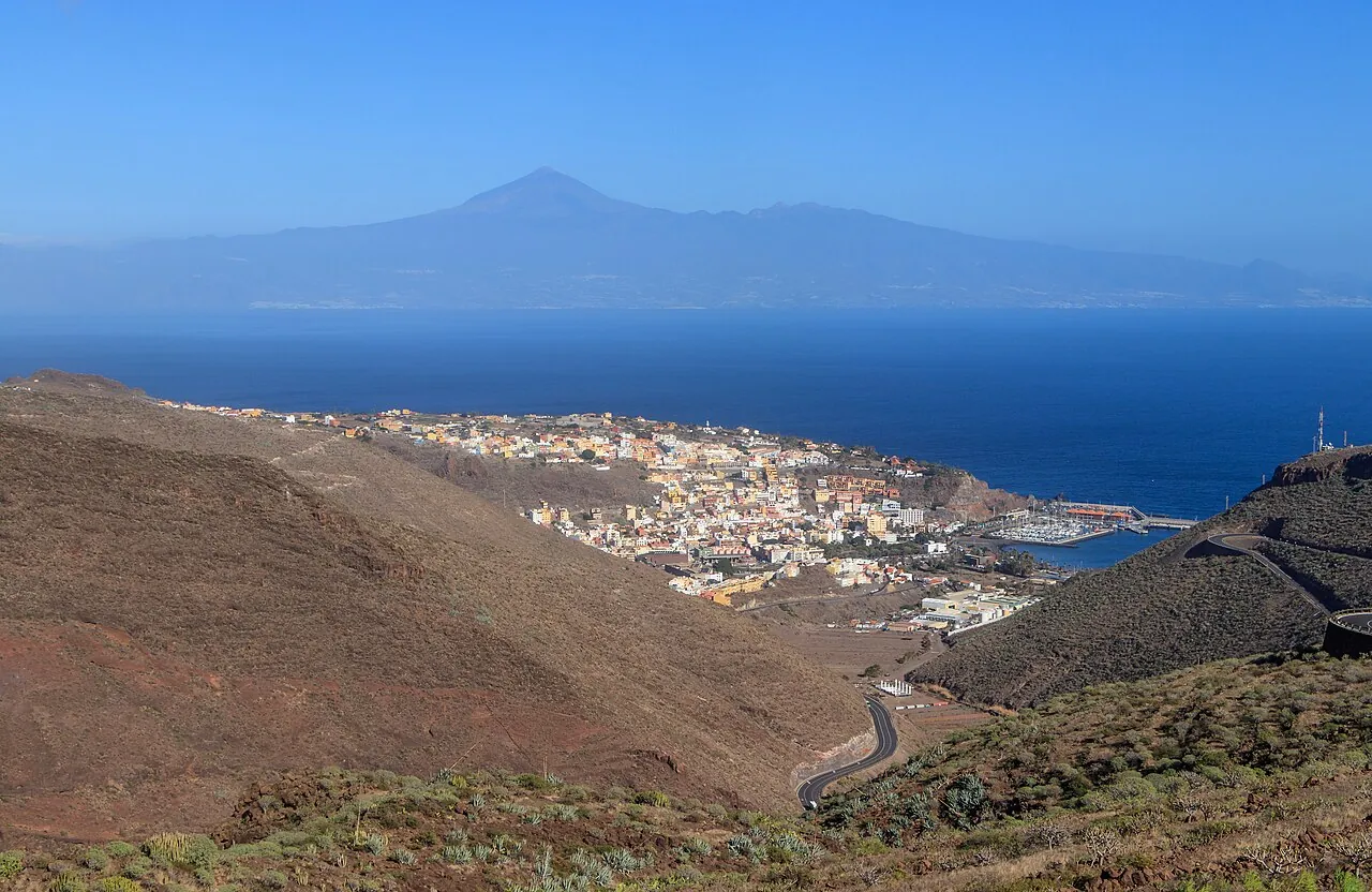San Sebastián de La Gomera con el Teide al fondo