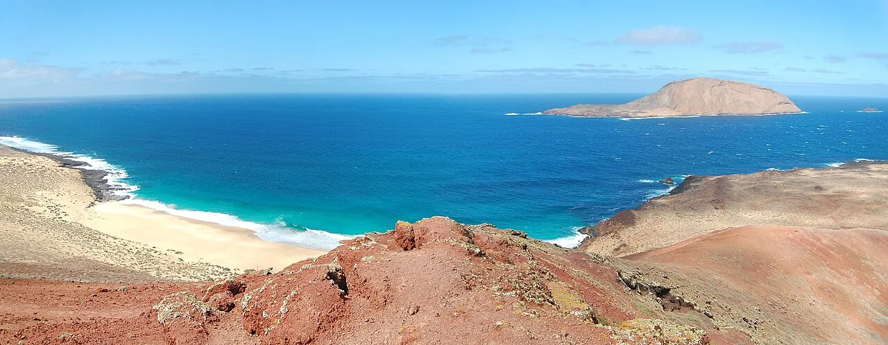 Vista de la Playa de las Conchas desde Montaña Bermeja