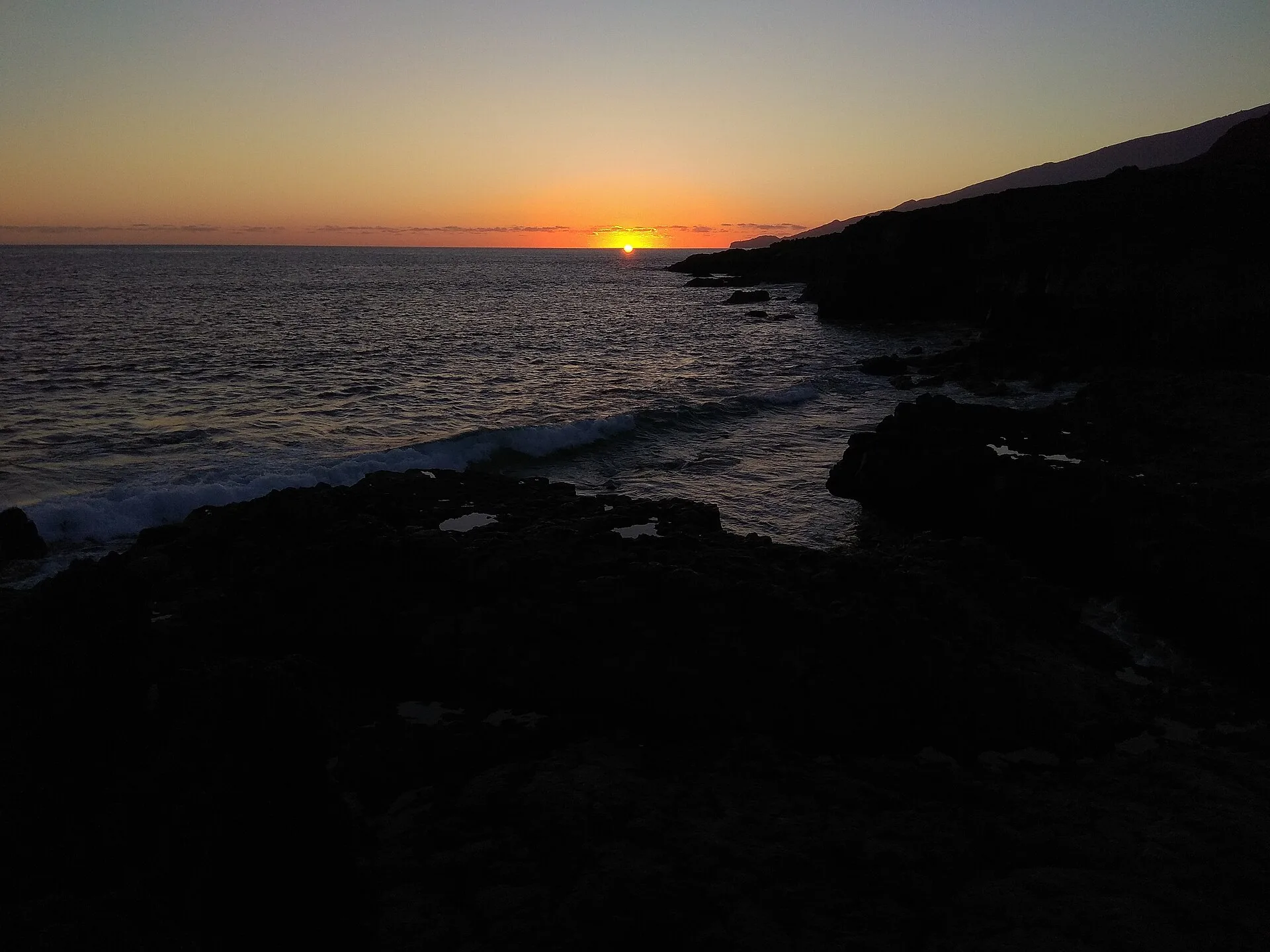 Atardecer sobre el Mar de las Calmas en la costa sur de El Hierro