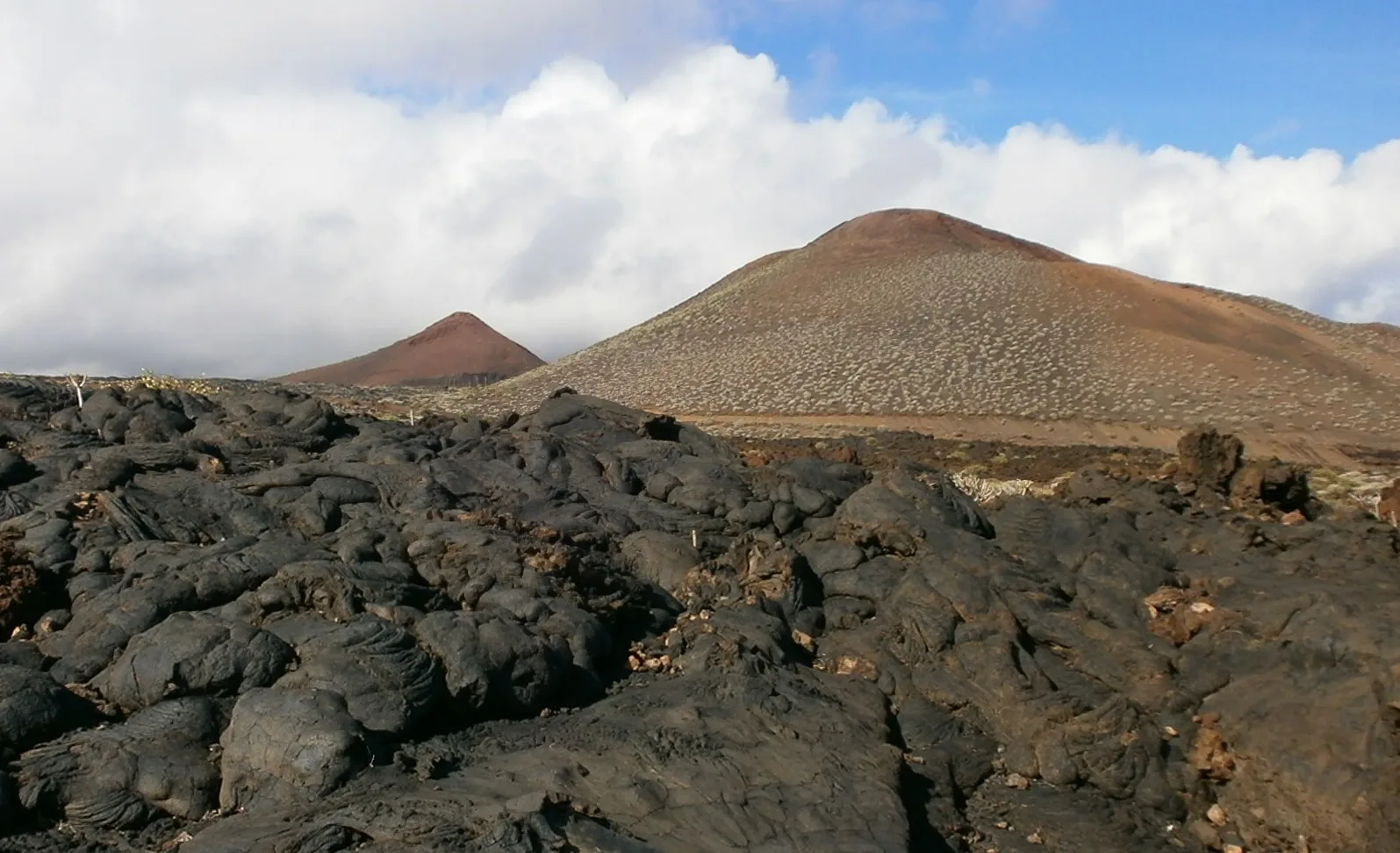Conos volcánicos y coladas de lava cerca de La Restinga