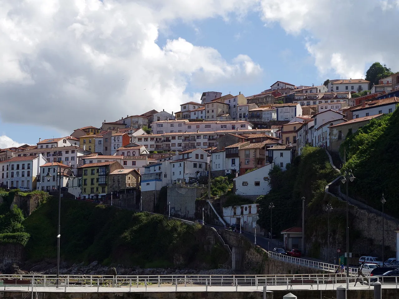 Vista de Lastres desde lo alto