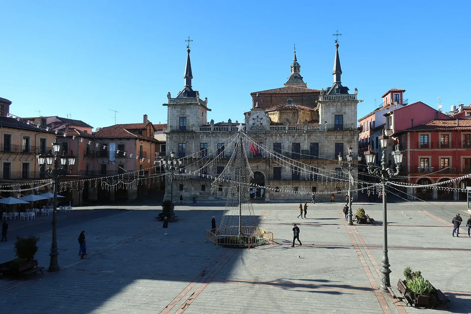 Plaza Mayor de León con el antiguo ayuntamiento
