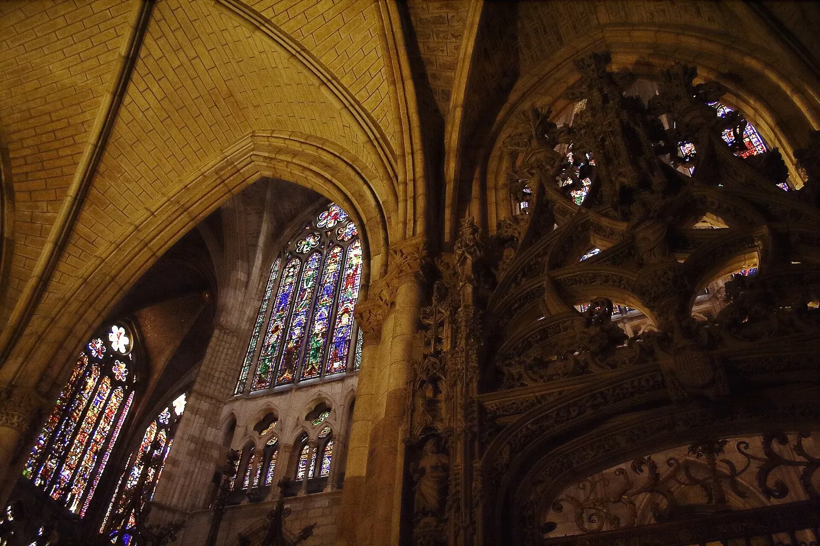 Vidrieras medievales de la catedral de León