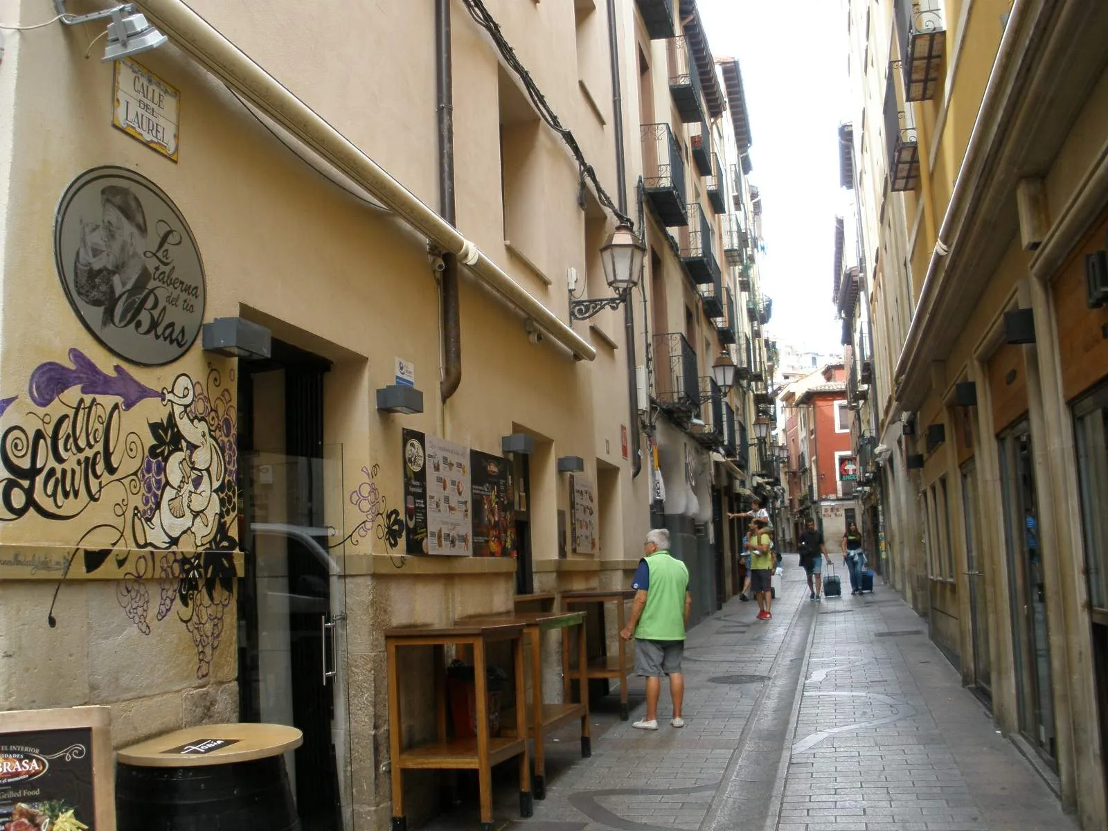 Calle del Laurel de Logroño con sus bares de pinchos