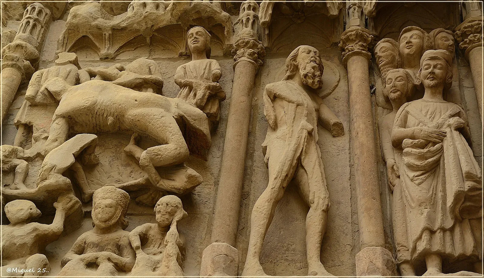 Portada gótica de la iglesia de San Bartolomé de Logroño