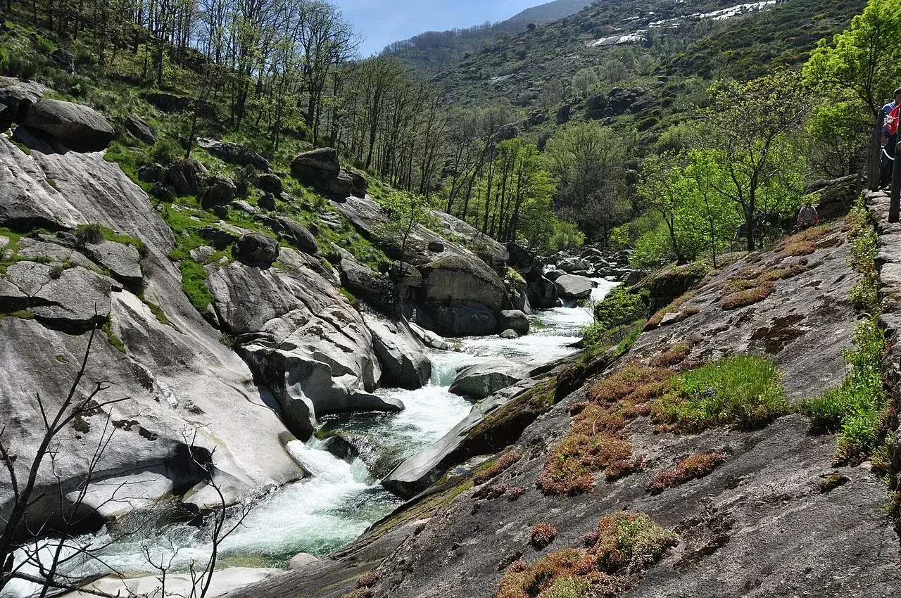 Granito pulido por el agua en Los Pilones