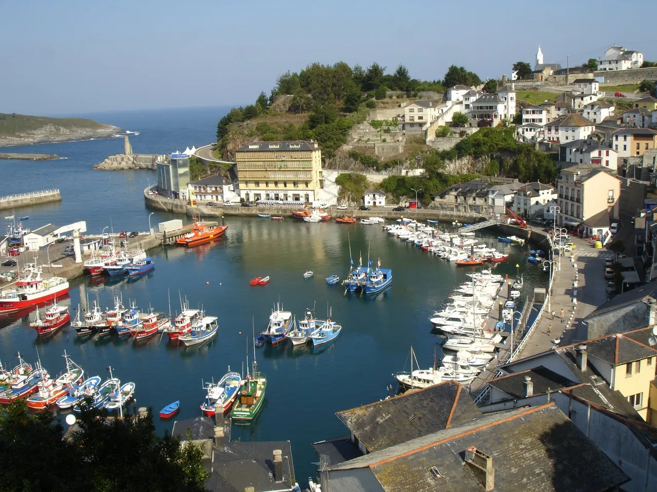 Vista del puerto de Luarca